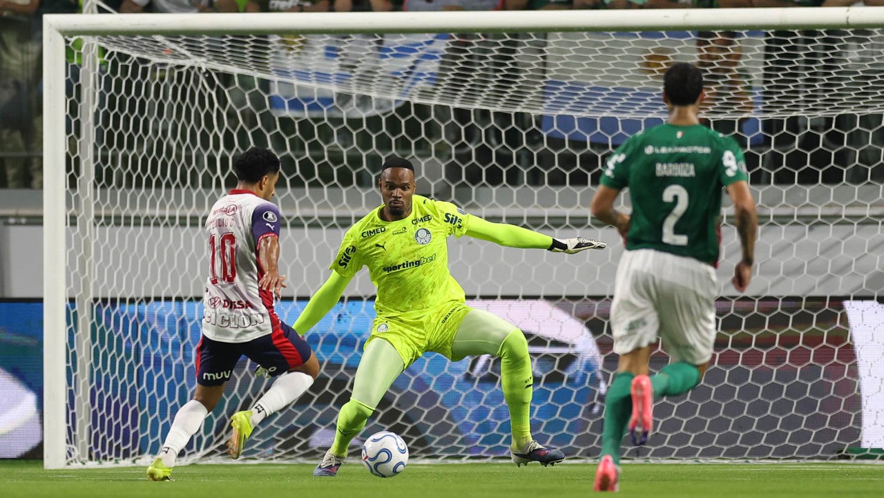 Carlos Miguel assegura confiança após empate do Palmeiras: 