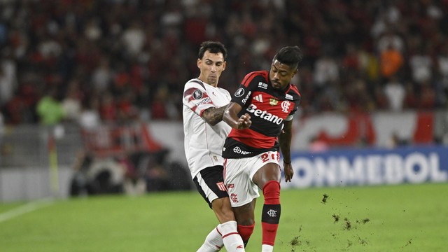 Bruno Henrique em Estudiantes x Flamengo