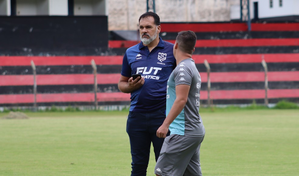 Alencar tem 47 anos e chegou ao clube prudentino depois de trabalhar no Londrina até 2022 — Foto: Beatriz Zoccoler/ge