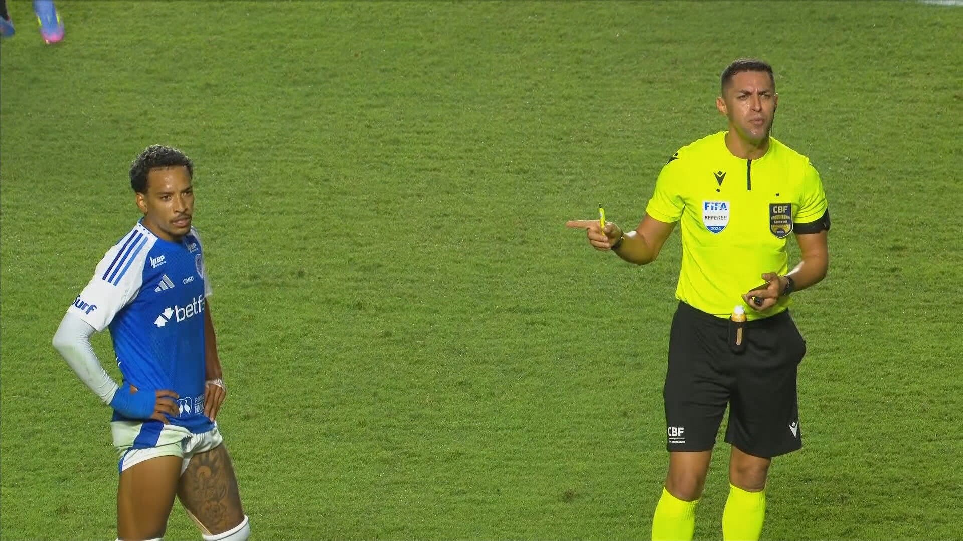 NÃO ASSISTE FUTEBOL? Árbitro não sabia o nome de Matheus Pereira