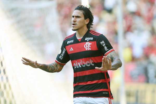 FASE ILUMINADA! Veja os números de Pedro na temporada mágica do camisa 9