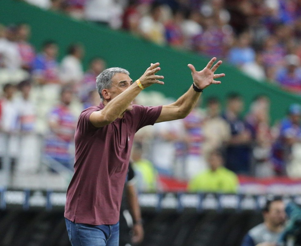 Vojvoda em Fortaleza x Racing — Foto: Kid Jr./SVM