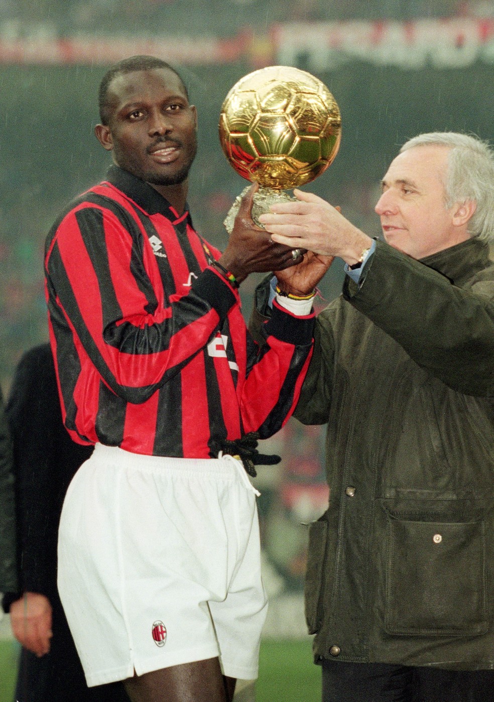 George Weah Milan 1995 Bola de Ouro — Foto: Claudio Villa/ Grazia Neri/Getty Images