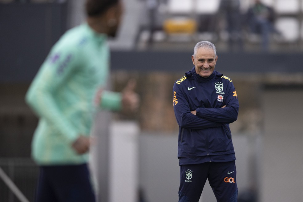 Enquanto o colossal joga hoje um torneio de prestígio, os