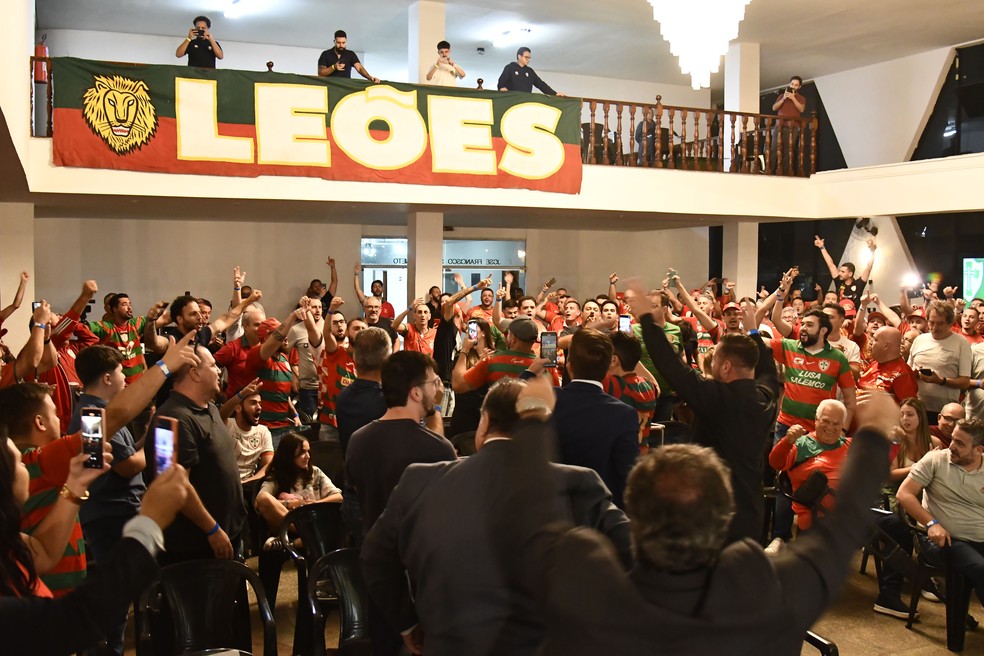 Torcida da Portuguesa comemora SAF no clube — Foto: Portuguesa/Divulgação