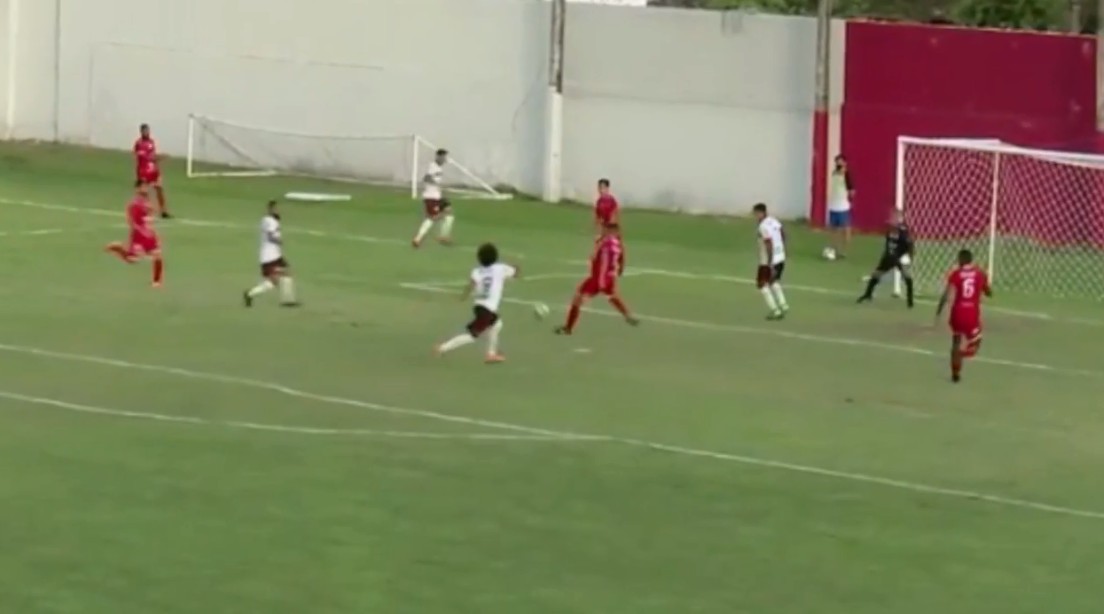 VÍDEO: Zagueiro faz gol contra bizarro no Campeonato Indiano; veja! - Lance!