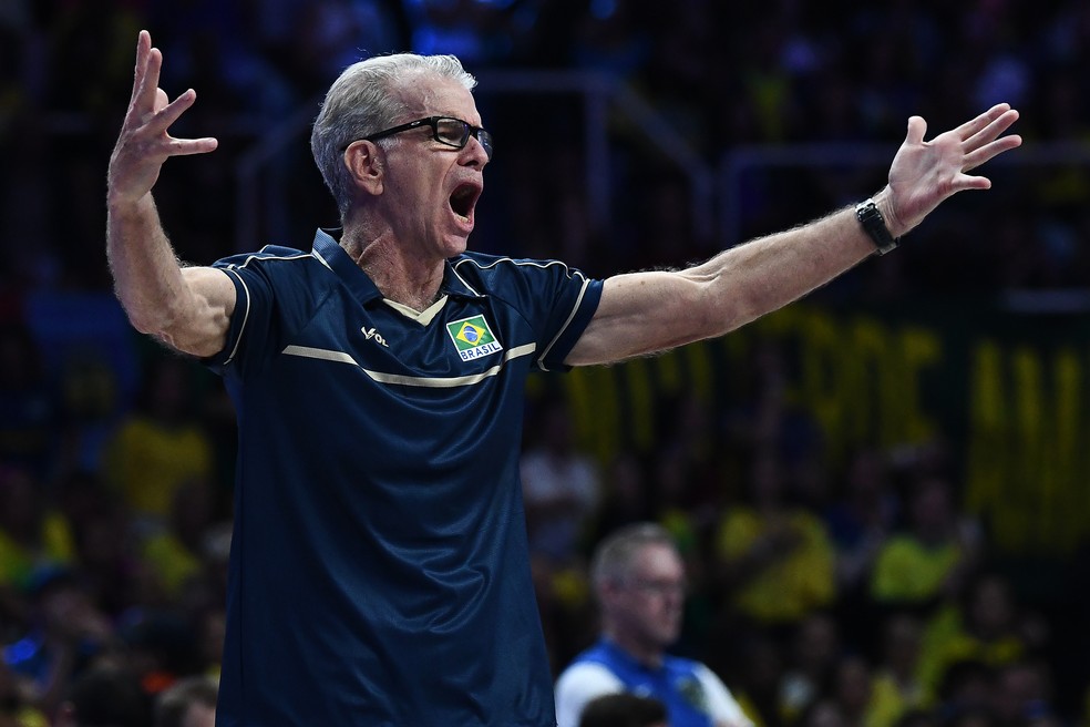 Bernardinho no jogo contra a Ucrânia pela Liga das Nações — Foto: Alexandre Durão