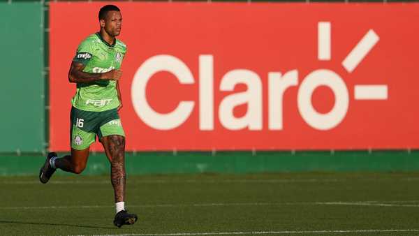 Jogador Caio Paulista do Palmeiras nega agressões e relata agressão da ex