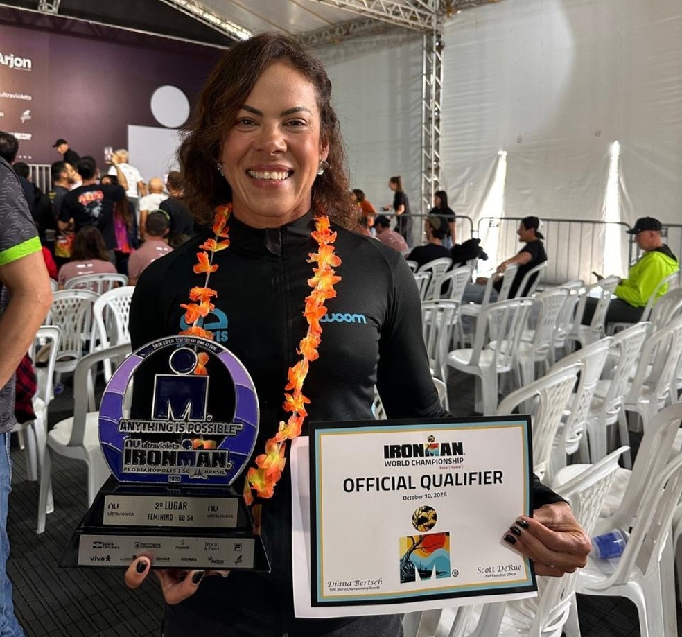 Lara Bastos exibe certificado de qualificada para o Mundial
