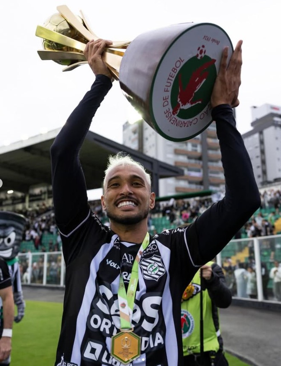 Iury, ex-lateral-direito do Figueirense, refor&ccedil;a o Amazonas para 2026. &mdash; Foto: Arquivo Pessoal