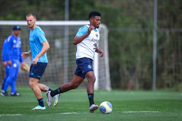 Diretoria do Grêmio Prioriza Reforços, Zaga Segue Sem Novidades na Estreia.