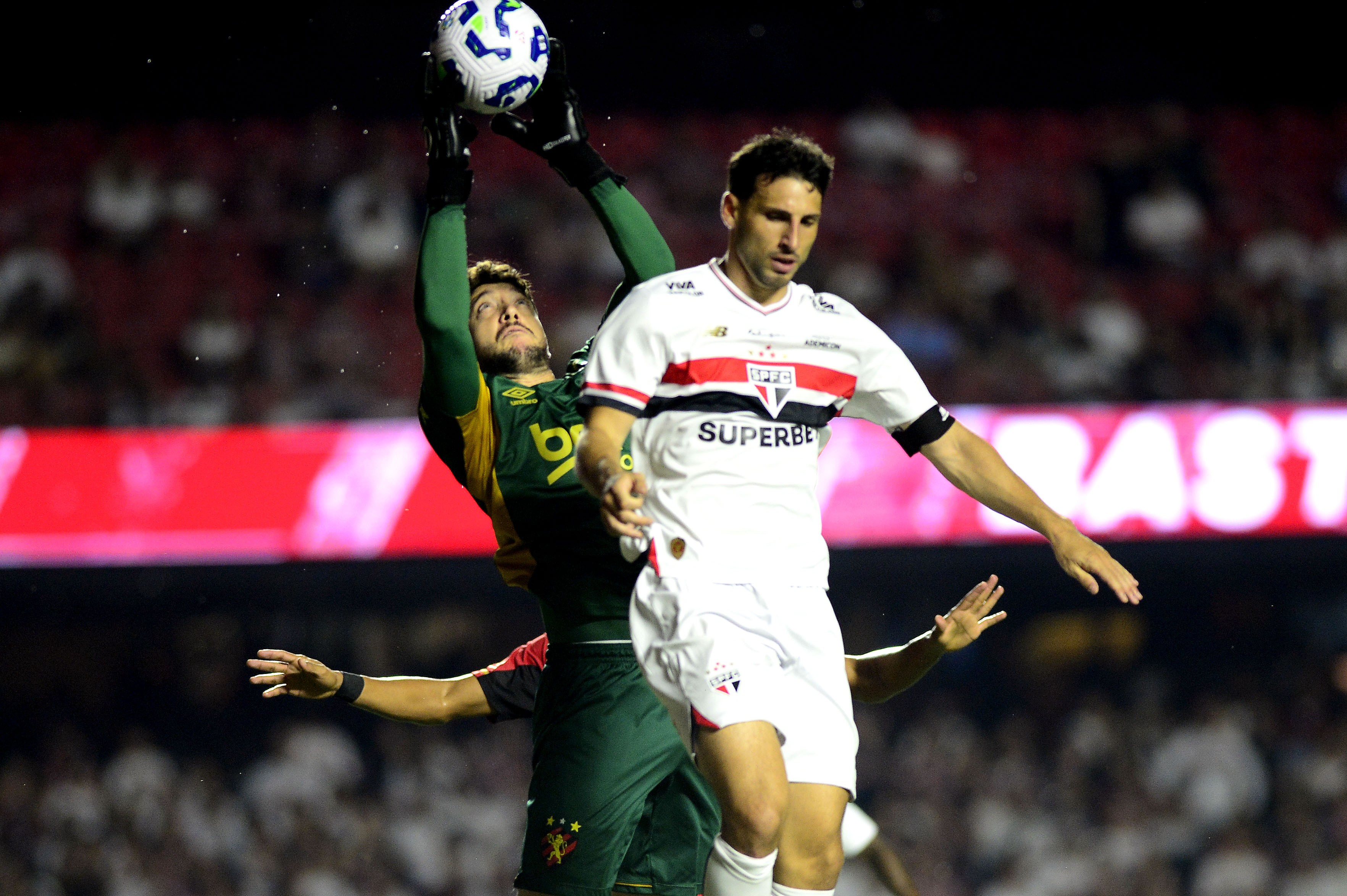 Desempenho decepcionante de Calleri no início do Brasileirão traz erro crucial