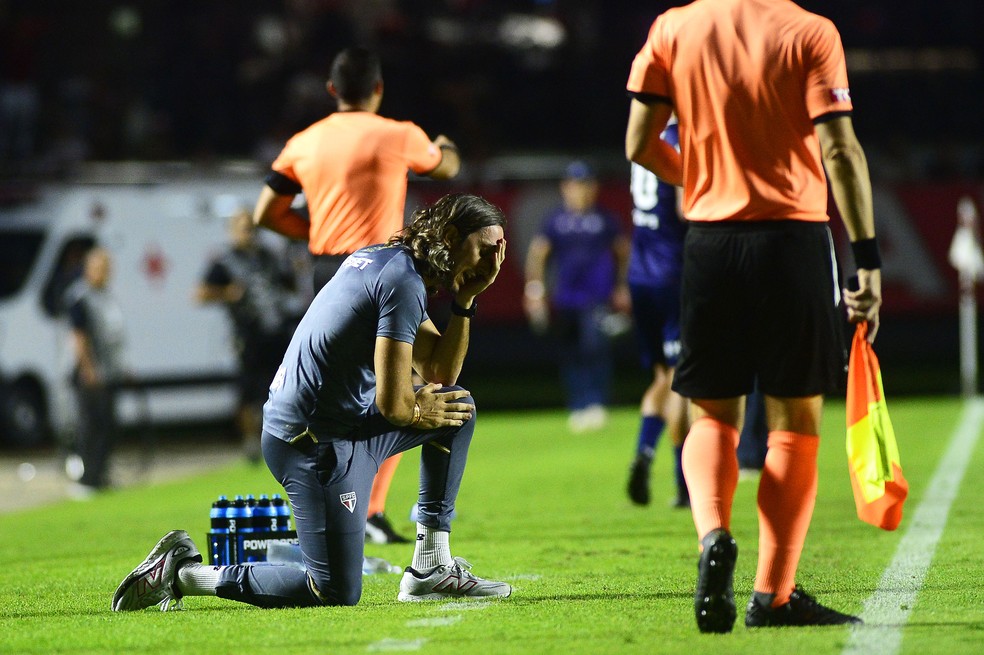 QUAL SUA OPINIÃO? Jornalista critica Zubeldía após postura em polêmica de xenofobia