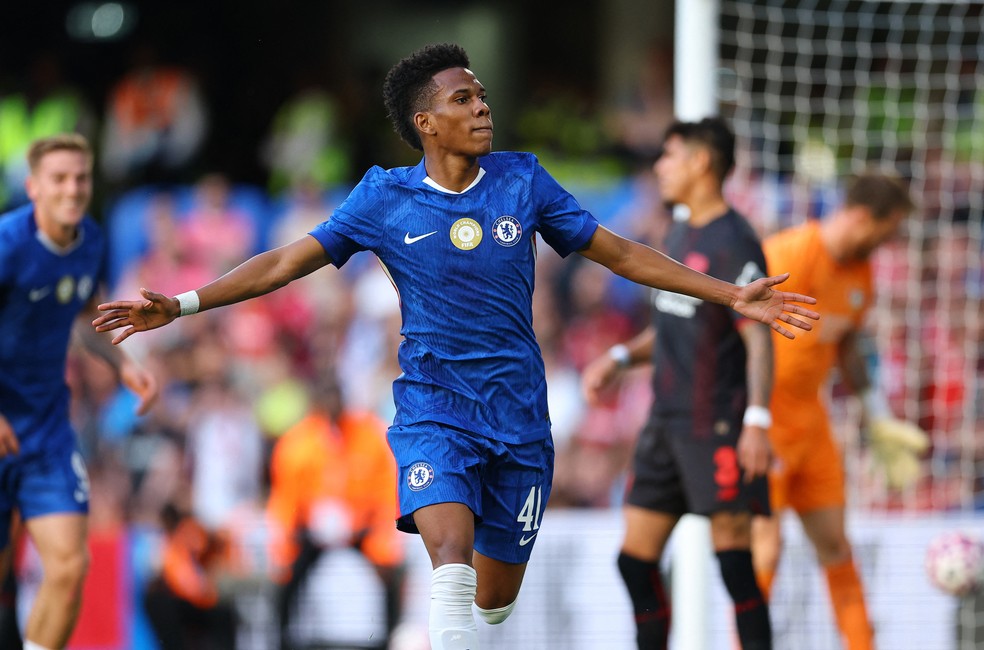 Estêvão comemora gol em amistoso entre Chelsea e Bayer Leverkusen — Foto: Reuters/Andrew Boyers