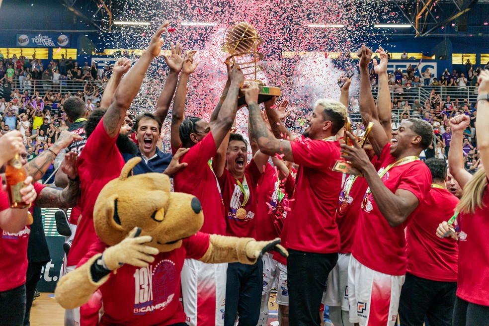 Franca Basquetebol Clube - SP é campeão do CBI ®- NBB 2022/23 de basquetebol