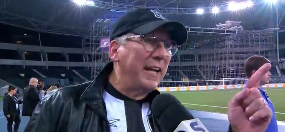 Textor ficou indignado após a derrota para o Palmeiras — Foto: Reprodução/vídeo