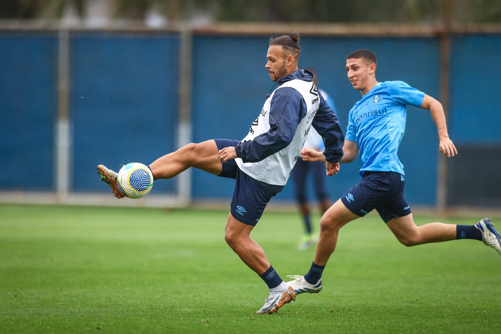 Braithwaite e Monsalve são esperanças do Grêmio — Foto: Lucas Uebel/Grêmio