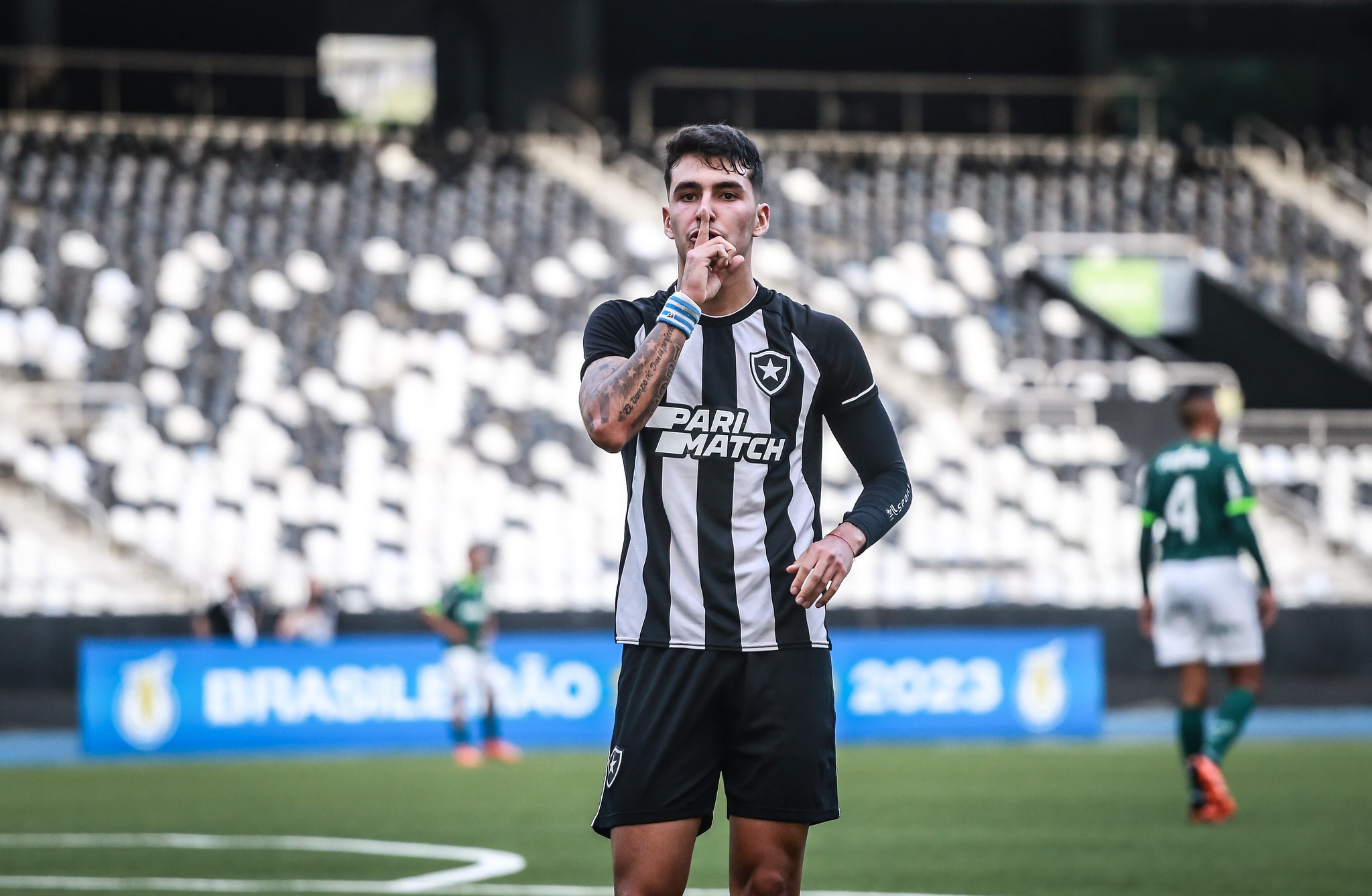 Filho de Loco Abreu, Diego deixa o Botafogo e retorna ao Defensor-URU