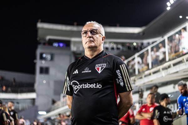 Dorival elogia elenco do São Paulo e comemora vitória: 