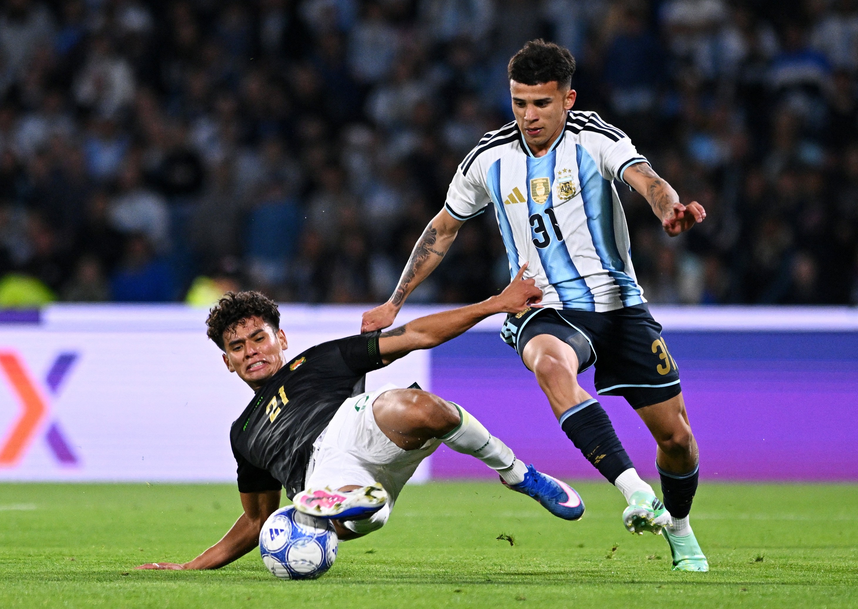 Olho nele, Vasco! Revelação do Boca se destaca na Argentina e é elogiado por Scaloni: "Temos que cuidar dele"