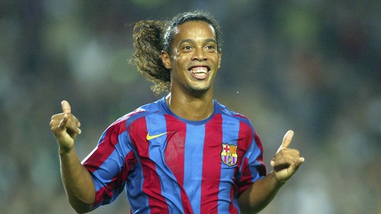 Ronaldinho Gaúcho 44 anos: veja homenagensroll up betaniversário ao craque brasileiro