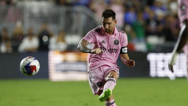 Messi cobra falta para dar vitória ao Inter Miami contra o Cruz Azul