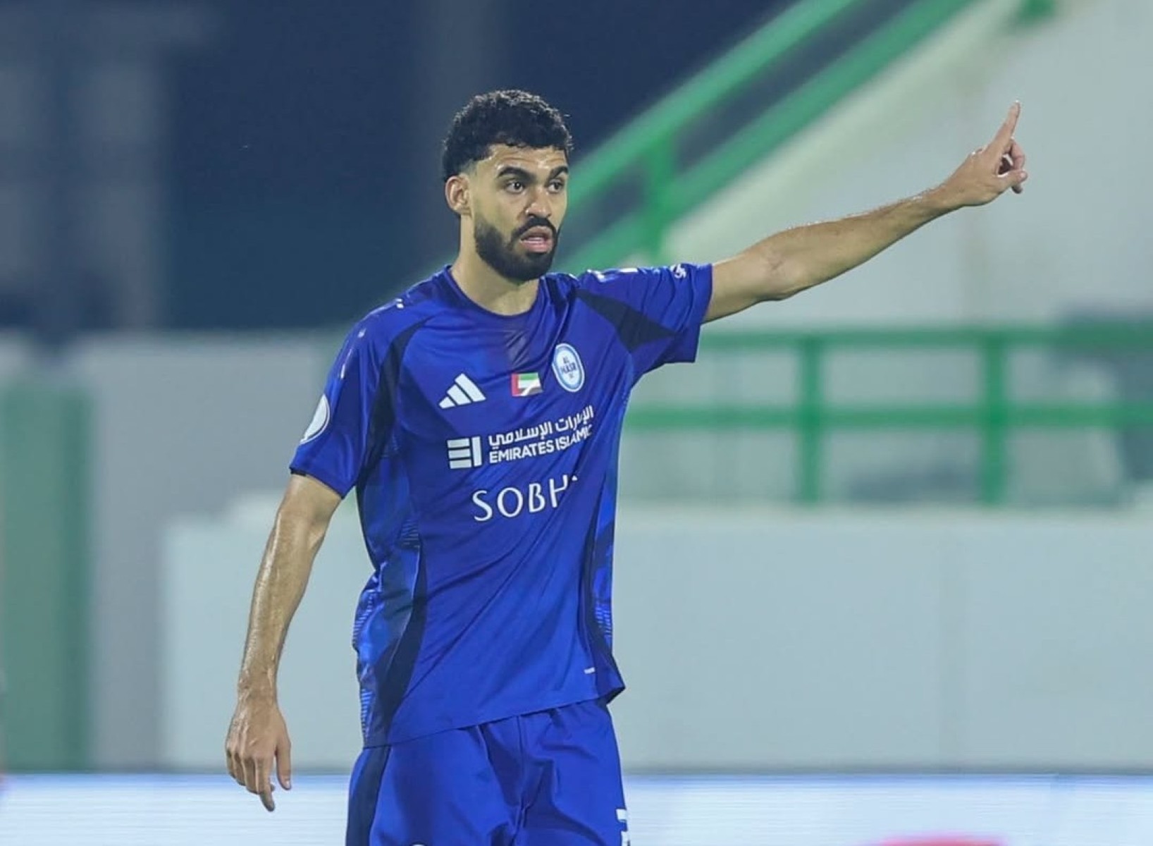 Athletico mira zagueiro brasileiro nos Emirados, mas salário é um obstáculo