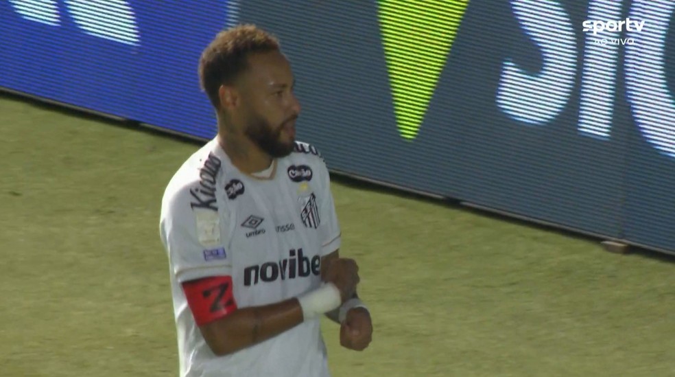 Neymar simula jogo de cartas em Santos x Chapecoense — Foto: Reprodução / sportv