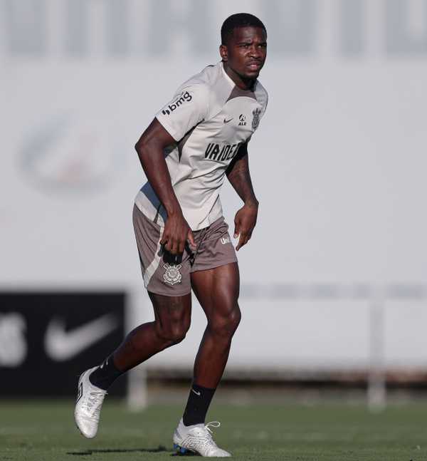 Corinthians Aplica Multa a Zagueiro Cacá por Xingamento a Jornalistas