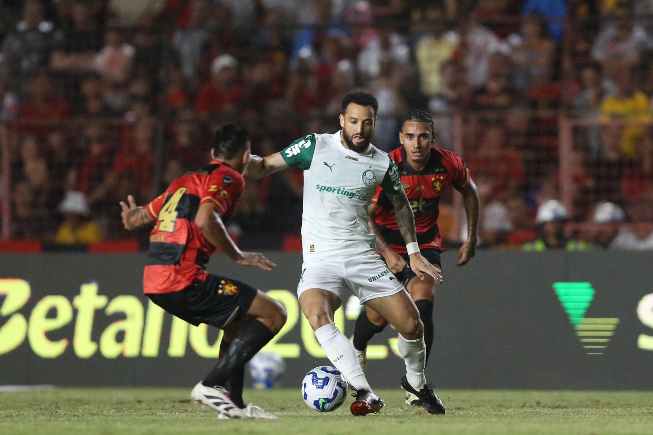 Palmeiras ajusta elenco e estratégias para retomar o bom desempenho em campo