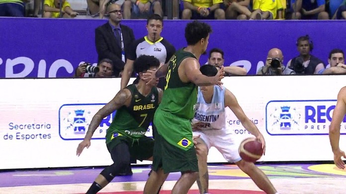 Brasil erra último arremesso e é derrotado pela Argentina na final da Copa  América de Basquete, basquete