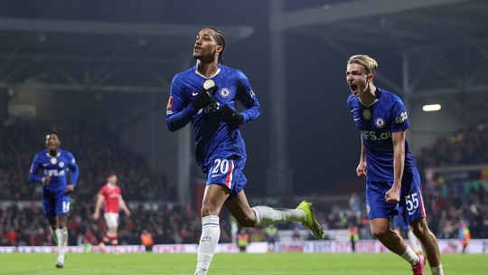 João Pedro assume a camisa 9 do Chelsea e assina renovação
