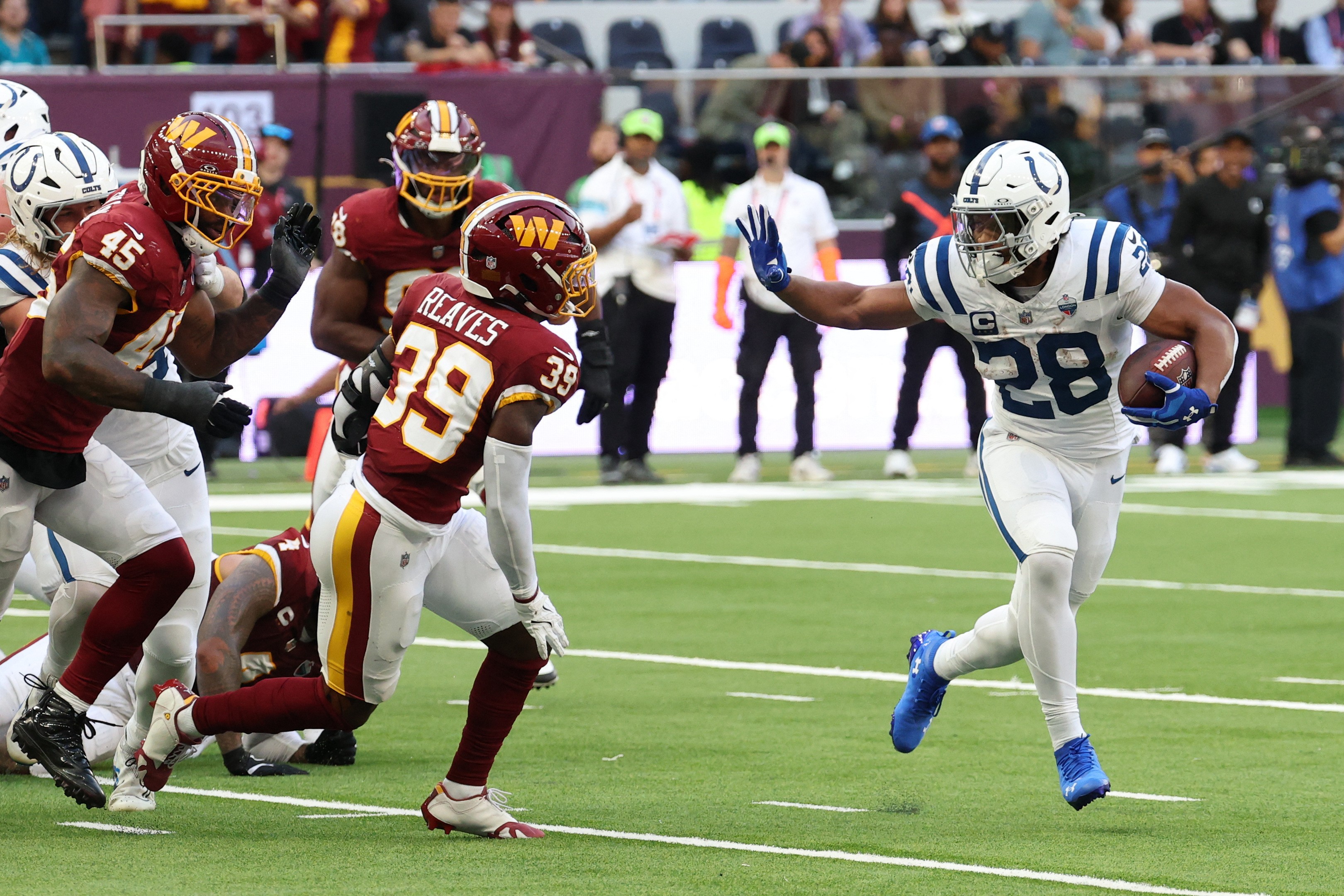 Com brilho de Jonathan Taylor, Colts vencem os Commanders por 30 a 13 em Londres