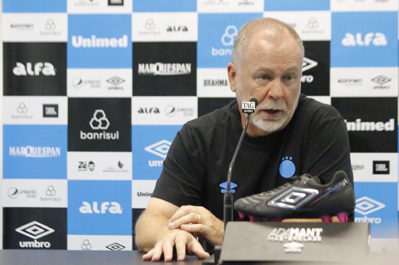 Mano admite frustração por empate, destaca evolução do Grêmio e explica escolha por Nathan