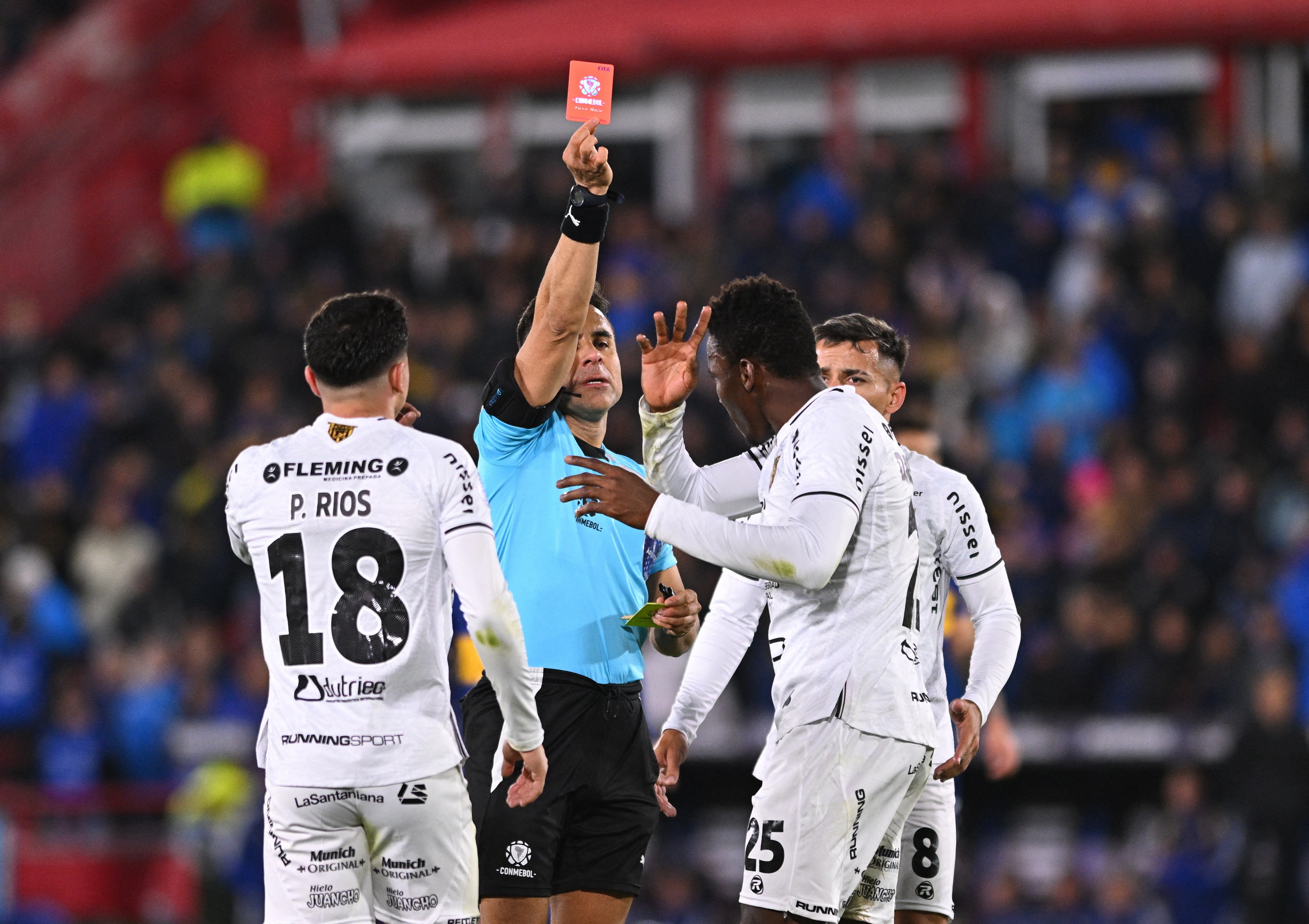 Boca x Vasco: árbitro da semifinal cometeu erro bizarro em jogo dos argentinos nesta Sul-Americana