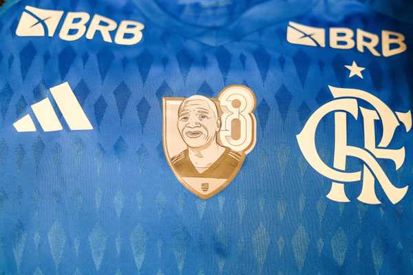 Adílio terá rosto em patch na camisa do Flamengo contra Palmeiras.
