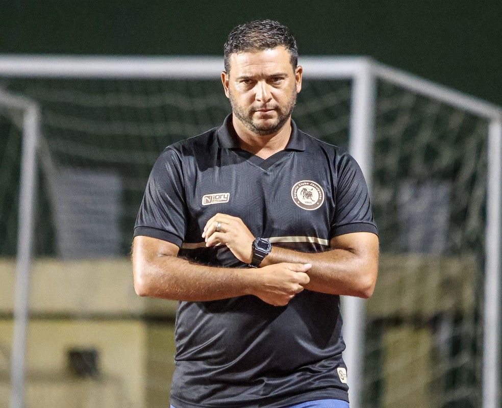 Treinador Rodrigo Ribeiro antes de jogo — Jacuipense x Treze