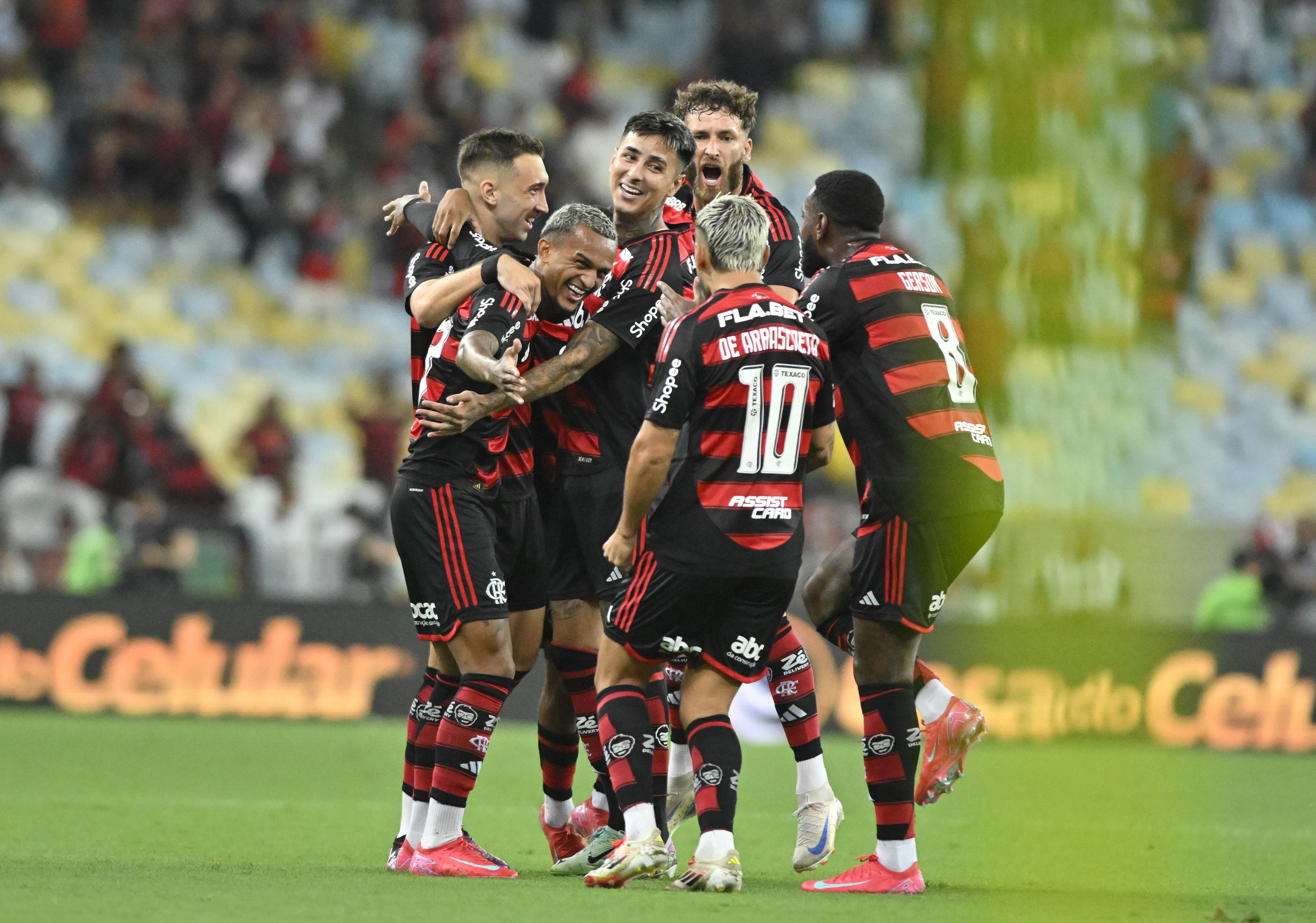 Eficiência do Flamengo em campo deve ser controlada para conquistar o título.