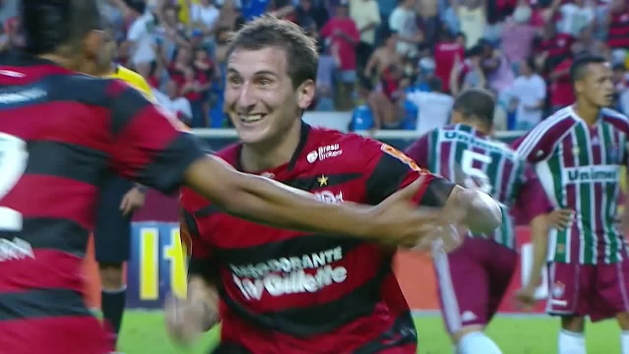 Auxiliar do Cusco, irmão de ex-jogador do Flamengo, reflete sobre a rivalidade Fla-Flu e decisões familiares