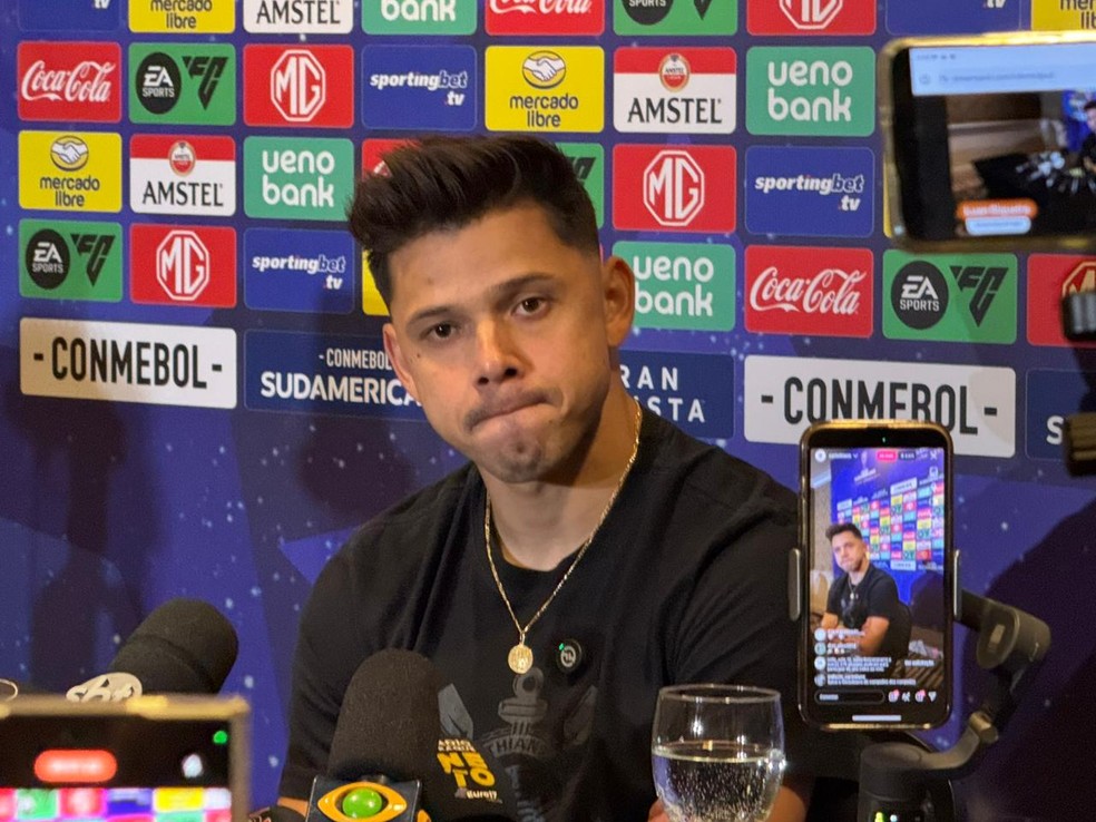 Ángel Romero, atacante do Corinthians, em entrevista antes de semi da Sul-Americana — Foto: Emilio Botta