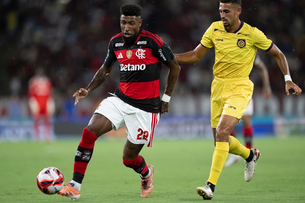 Emerson Royal explica virada de chave sob comando de Leonardo Jardim.