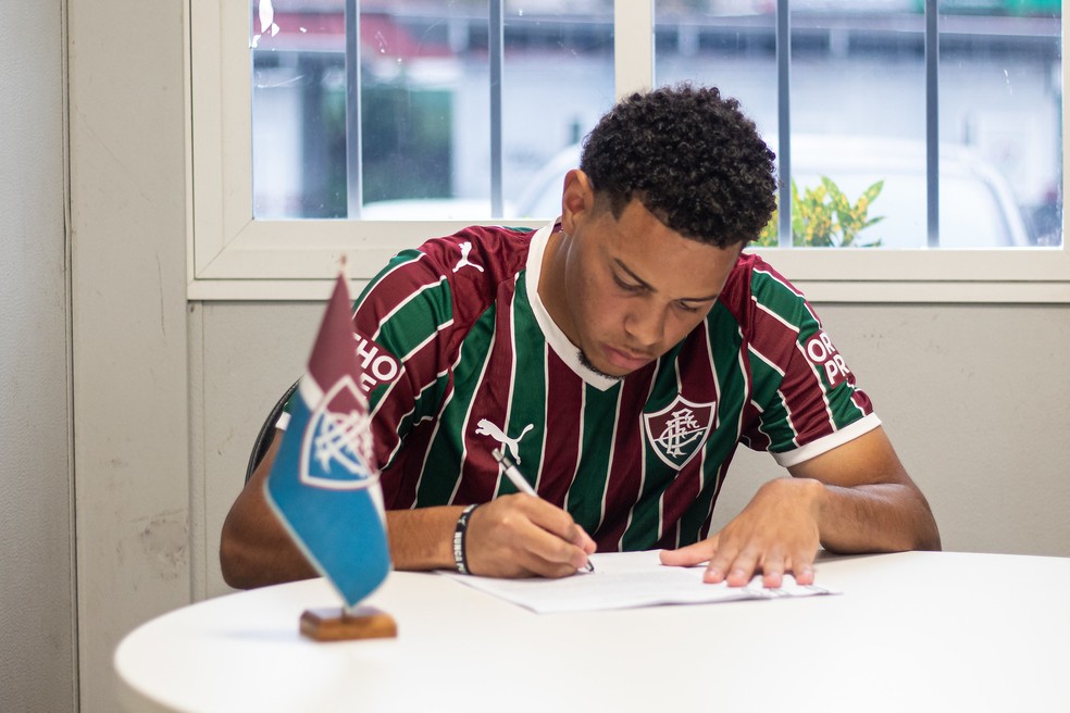 Marcos Paulo renova com o Fluminense e sonha alto no Tricolor