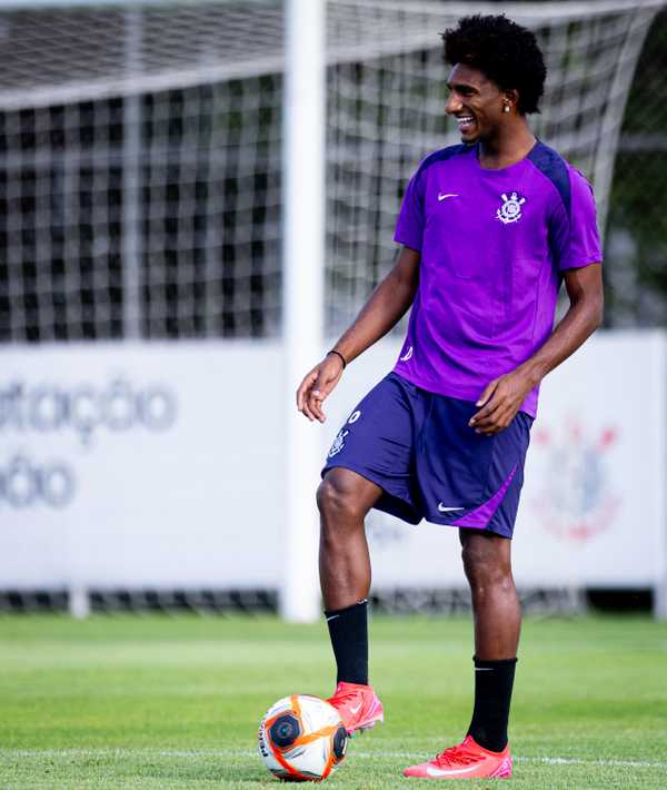 Talles Magno adia viagem aos Estados Unidos e é relacionado pelo Corinthians