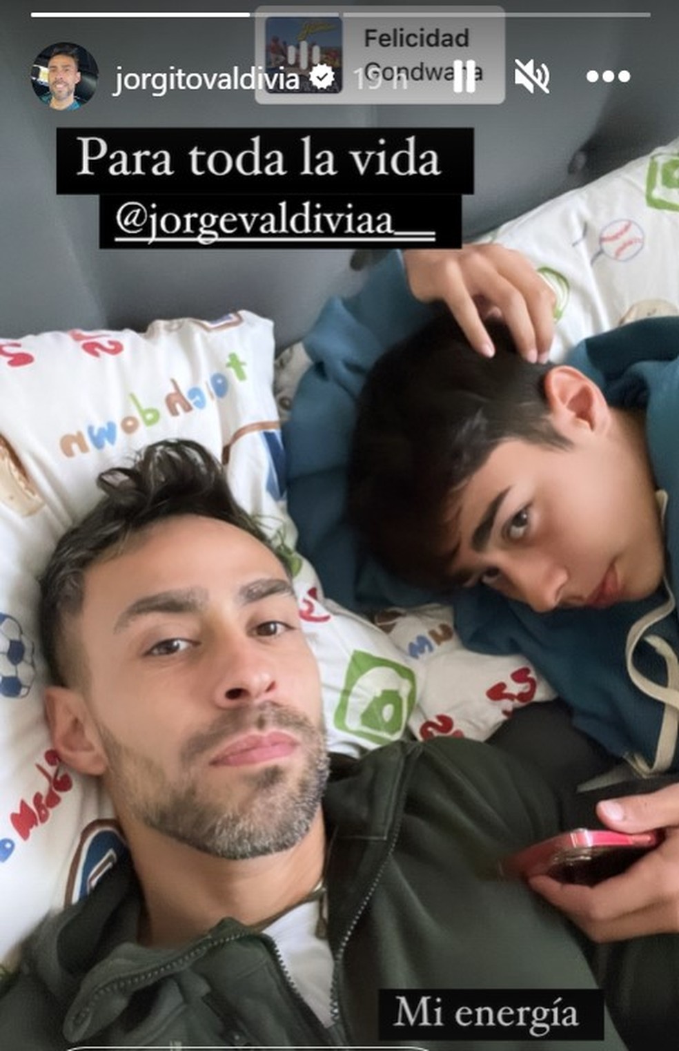 Valdivia desabafa após crise de pânico e posta ao lado do filho — Foto: Reprodução
