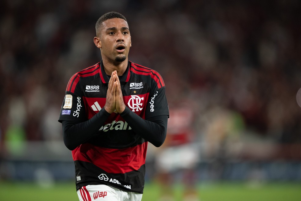Samuel Lino em a��o no Flamengo x S�o Paulo � Foto: Jorge Rodrigues/AGIF