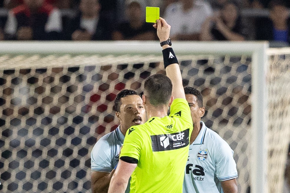 Grêmio perdeu após Lucas Casagrande marcar pênalti de Marlon no final do jogo