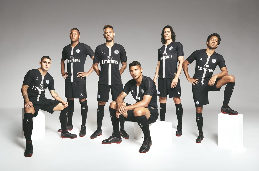 PSG com uniforme by Jordan e papo reto de Dani Alves e Neymar as