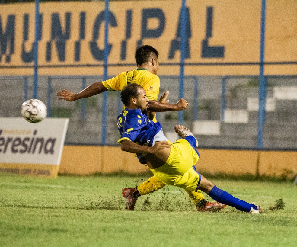 Picos venceu o Tiradentes-PI por 3 a 2, no confronto entre as equipes na 1ª fase — Foto: Aldo Carvalho