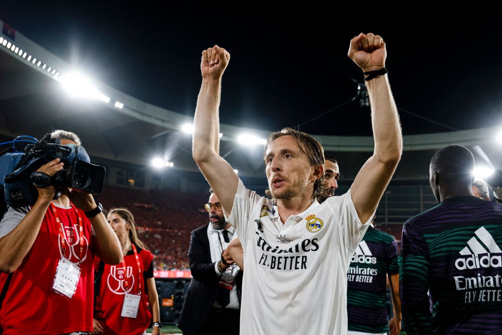 Real Madrid anuncia renovação de contrato com Modric até 2024 | Ge