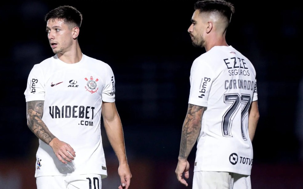 Rodrigo Garro e Igor Coronado em ação pelo Corinthians — Foto: Rodrigo Coca / Ag.Corinthians